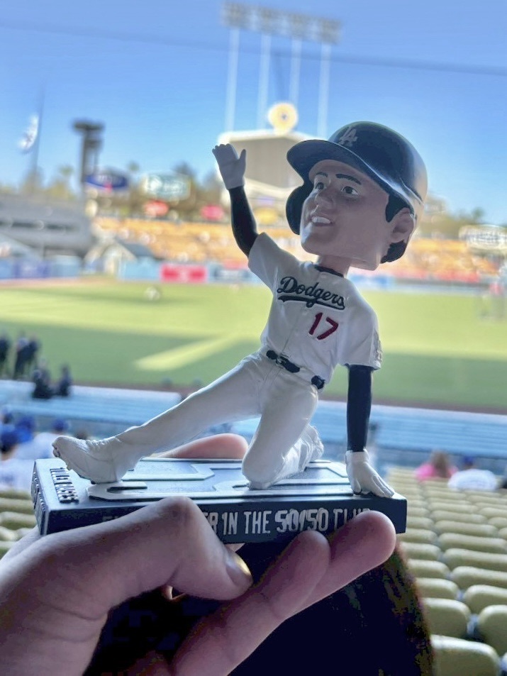 ドジャーススタジアム　大谷翔平のボブルヘッド人形をゲット