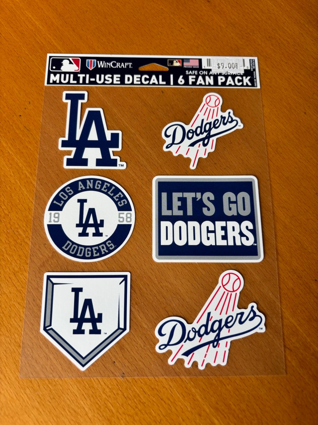 ダウンタウンでドジャースのお土産屋さんを見つけました！